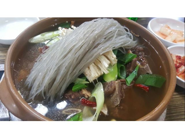 항아리갈비탕 여의도점 여의도역 / 홀 월~금 / 홀 월~토 9시반~2시반 /주방 월~금 4시반~9시반 서빙·포장, 주방·주방보조·설거지, 카운터 취업... 